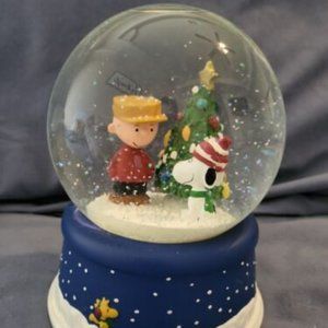 Peanuts Christmas 50th Anniversary Musical Snow Globe Hallmark Snoopy